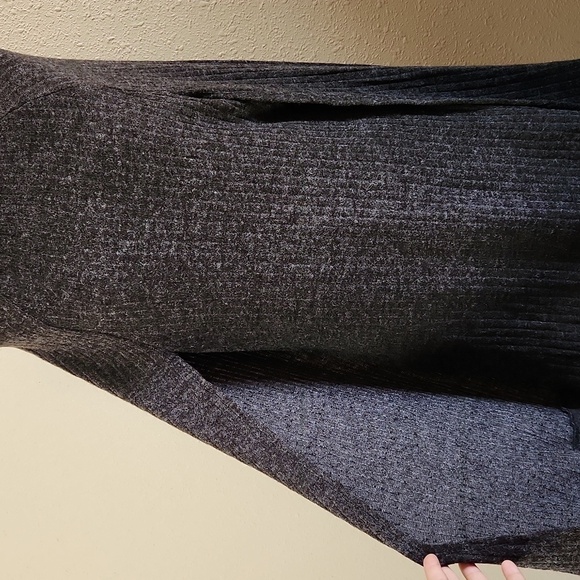 Hayden Turtle Neck Gray Cape - Picture 3 of 7